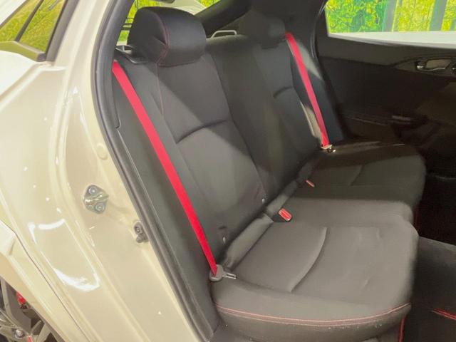 シビック タイプＲ　ＭＴ車　ナビゲーション　衝突被害軽減システム　レーダークルーズ　禁煙車　コーナーセンサー　スマートキー　ＬＥＤヘッド　ＥＴＣ２．０　純正２０インチアルミ　オートハイビーム　車線逸脱警報　オートライト（9枚目）