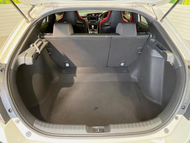 シビック タイプＲ　ＭＴ車　ナビゲーション　衝突被害軽減システム　レーダークルーズ　禁煙車　コーナーセンサー　スマートキー　ＬＥＤヘッド　ＥＴＣ２．０　純正２０インチアルミ　オートハイビーム　車線逸脱警報　オートライト（10枚目）