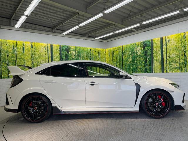 シビック タイプＲ　ＭＴ車　ナビゲーション　衝突被害軽減システム　レーダークルーズ　禁煙車　コーナーセンサー　スマートキー　ＬＥＤヘッド　ＥＴＣ２．０　純正２０インチアルミ　オートハイビーム　車線逸脱警報　オートライト（24枚目）