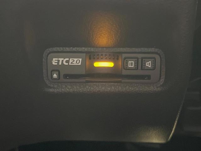 シビック タイプＲ　ＭＴ車　ナビゲーション　衝突被害軽減システム　レーダークルーズ　禁煙車　コーナーセンサー　スマートキー　ＬＥＤヘッド　ＥＴＣ２．０　純正２０インチアルミ　オートハイビーム　車線逸脱警報　オートライト（35枚目）