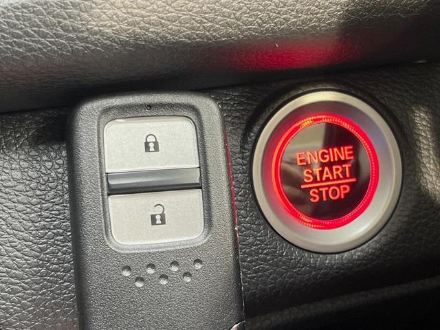 シビック タイプＲ　ＭＴ車　ナビゲーション　衝突被害軽減システム　レーダークルーズ　禁煙車　コーナーセンサー　スマートキー　ＬＥＤヘッド　ＥＴＣ２．０　純正２０インチアルミ　オートハイビーム　車線逸脱警報　オートライト（45枚目）