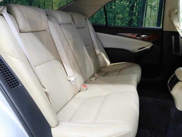 クラウンハイブリッド ロイヤルサルーン　ベージュレザーシート　アドバンスドパッケージ　メーカー８インチＨＤＤナビ　バックカメラ　シートベンチレーション　パワーシート　スマートキー　ＨＩＤヘッド　ＥＴＣ　ステアリングヒーター（10枚目）