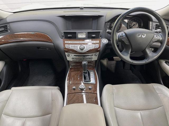 フーガ ２５０ＧＴ　クールエクスクルーシブ　後期　白革　ＢＯＳＥサウンドシステム　全方位運転支援システム　メーカー８インチＨＤＤナビ　アラウンドビューモニタ－　シートベンチレーション　純正１８インチアルミ　インテリジェントクルーズコントロール（2枚目）