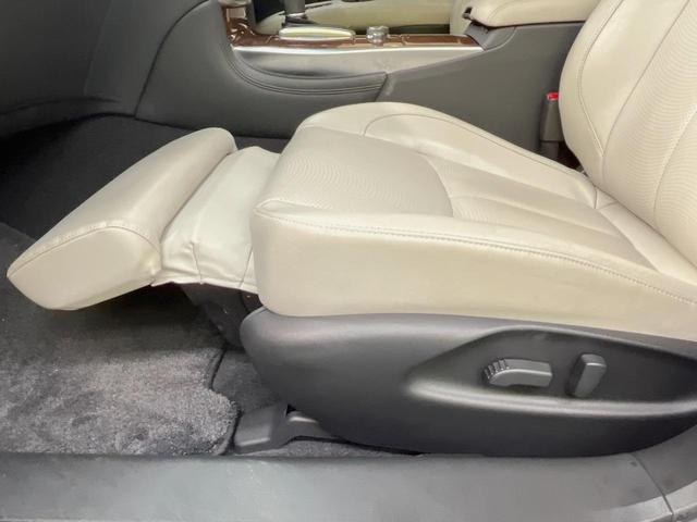 フーガ ２５０ＧＴ　クールエクスクルーシブ　後期　白革　ＢＯＳＥサウンドシステム　全方位運転支援システム　メーカー８インチＨＤＤナビ　アラウンドビューモニタ－　シートベンチレーション　純正１８インチアルミ　インテリジェントクルーズコントロール（5枚目）