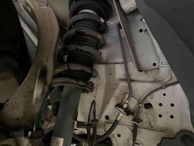 フーガ ２５０ＧＴ　クールエクスクルーシブ　後期　白革　ＢＯＳＥサウンドシステム　全方位運転支援システム　メーカー８インチＨＤＤナビ　アラウンドビューモニタ－　シートベンチレーション　純正１８インチアルミ　インテリジェントクルーズコントロール（20枚目）