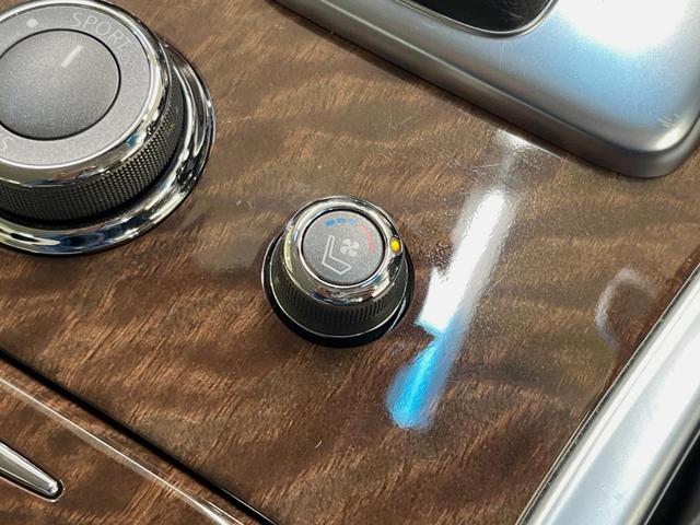 フーガ ２５０ＧＴ　クールエクスクルーシブ　後期　白革　ＢＯＳＥサウンドシステム　全方位運転支援システム　メーカー８インチＨＤＤナビ　アラウンドビューモニタ－　シートベンチレーション　純正１８インチアルミ　インテリジェントクルーズコントロール（31枚目）