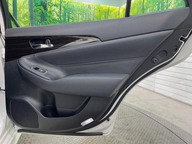 クラウンハイブリッド アスリートＳ　後期　純正エアロ　トランクスポイラー　クリアランスソナー　レーダークルコン　プリクラッシュセーフティ　レオニス性１８インチアルミ　メーカー８インチＳＤナビ　パワーシート（32枚目）