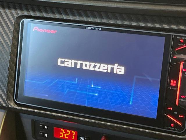 ８６ ＧＴ　ＴＲＤエアロ　ｃａｒｒｏｚｚｅｒｉａ製ＳＤナビ　バックカメラ　ＥＴＣ　禁煙車　純正１７インチアルミ　パドルシフト　ＨＩＤヘッドライト　左右独立型温度調整機能付きエアコン　革巻きステアリング（3枚目）