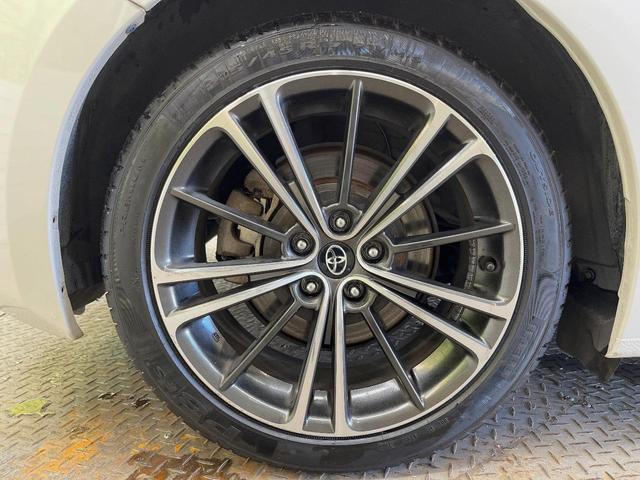 ８６ ＧＴ　ＴＲＤエアロ　ｃａｒｒｏｚｚｅｒｉａ製ＳＤナビ　バックカメラ　ＥＴＣ　禁煙車　純正１７インチアルミ　パドルシフト　ＨＩＤヘッドライト　左右独立型温度調整機能付きエアコン　革巻きステアリング（29枚目）