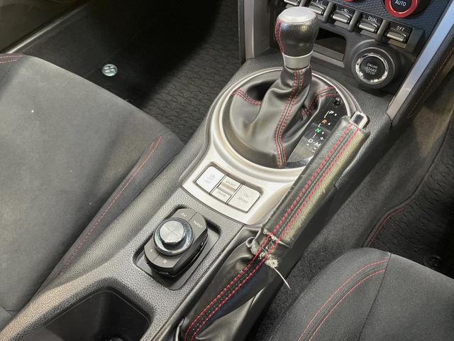 ８６ ＧＴ　ＴＲＤエアロ　ｃａｒｒｏｚｚｅｒｉａ製ＳＤナビ　バックカメラ　ＥＴＣ　禁煙車　純正１７インチアルミ　パドルシフト　ＨＩＤヘッドライト　左右独立型温度調整機能付きエアコン　革巻きステアリング（33枚目）