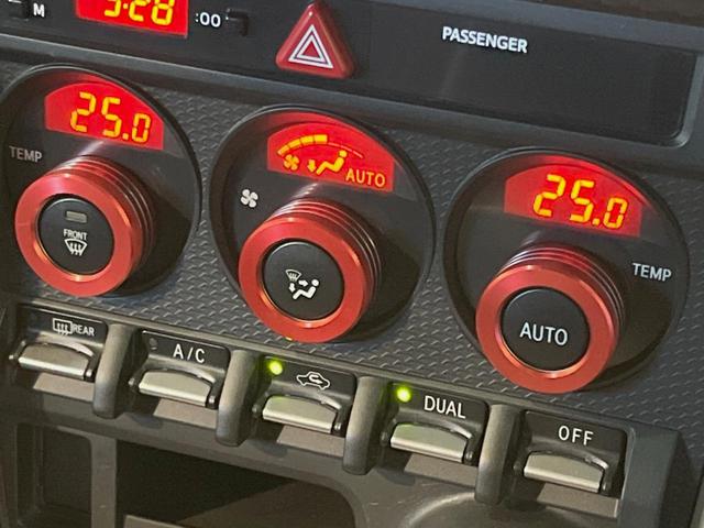８６ ＧＴ　ＴＲＤエアロ　ｃａｒｒｏｚｚｅｒｉａ製ＳＤナビ　バックカメラ　ＥＴＣ　禁煙車　純正１７インチアルミ　パドルシフト　ＨＩＤヘッドライト　左右独立型温度調整機能付きエアコン　革巻きステアリング（35枚目）
