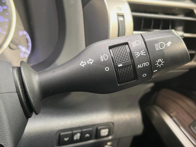 ＩＳ ＩＳ３００ｈ　バージョンＬ　プリクラッシュセーフティ　黒革　クリアランスソナー　ＯＰ１８インチアルミ　ブラインドスポットモニター　メーカー７インチＳＤナビ　レーダークルーズ　シートベンチレーション　パワーシート　ＬＥＤヘッド（33枚目）