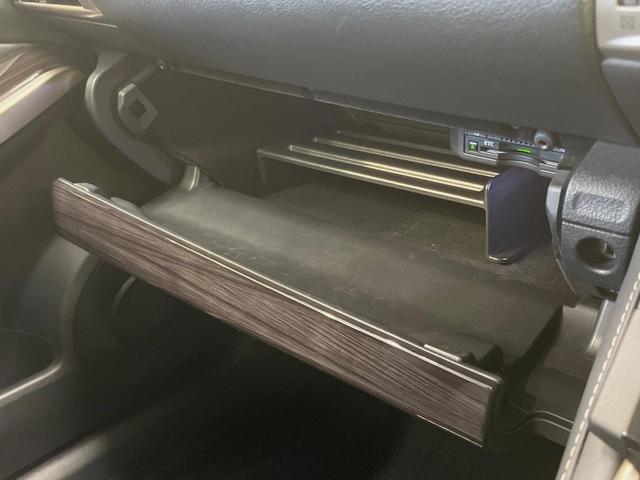 ＩＳ ＩＳ３００ｈ　バージョンＬ　プリクラッシュセーフティ　黒革　クリアランスソナー　ＯＰ１８インチアルミ　ブラインドスポットモニター　メーカー７インチＳＤナビ　レーダークルーズ　シートベンチレーション　パワーシート　ＬＥＤヘッド（36枚目）