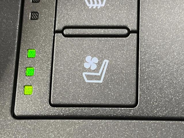 IS IS300h バージョンL 後期 ムーンルーフ 全周囲カメラ 純正19インチアルミ メーカー10.3インチメモリーナビ セミアニリン赤革シート BSM シートベンチレーション レーダークルーズコントロール 1オーナー(7枚目)