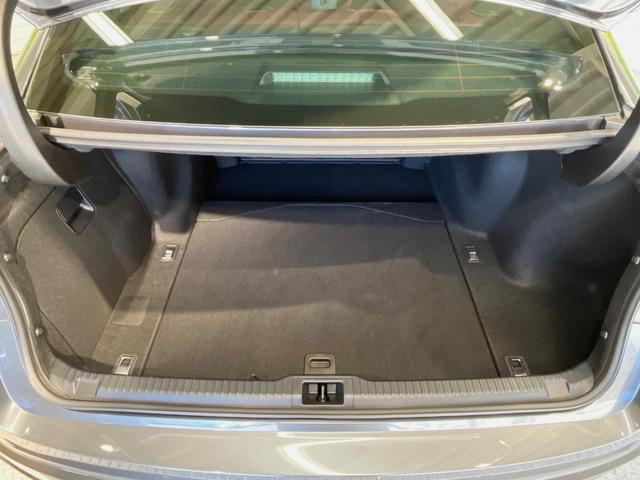 IS IS300h バージョンL 後期 ムーンルーフ 全周囲カメラ 純正19インチアルミ メーカー10.3インチメモリーナビ セミアニリン赤革シート BSM シートベンチレーション レーダークルーズコントロール 1オーナー(10枚目)