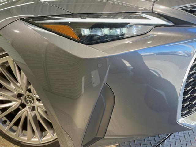 IS IS300h バージョンL 後期 ムーンルーフ 全周囲カメラ 純正19インチアルミ メーカー10.3インチメモリーナビ セミアニリン赤革シート BSM シートベンチレーション レーダークルーズコントロール 1オーナー(12枚目)