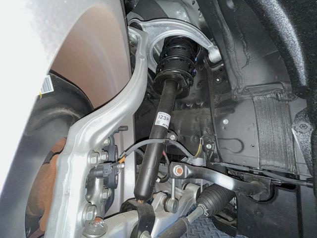 IS IS300h バージョンL 後期 ムーンルーフ 全周囲カメラ 純正19インチアルミ メーカー10.3インチメモリーナビ セミアニリン赤革シート BSM シートベンチレーション レーダークルーズコントロール 1オーナー(20枚目)