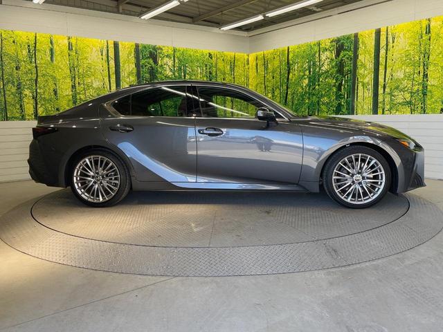 IS IS300h バージョンL 後期 ムーンルーフ 全周囲カメラ 純正19インチアルミ メーカー10.3インチメモリーナビ セミアニリン赤革シート BSM シートベンチレーション レーダークルーズコントロール 1オーナー(52枚目)