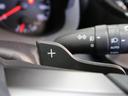 【パドルシフト】ハンドルから手を離さずに素早くシフトアップ&ダウンができるので、エンジンブレーキを使う下り坂や高速道路の合流で加速したい場面で役立ちます。