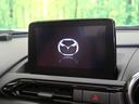【７インチマツダコネクト】車内の雰囲気にマッチした大型のディスプレイ。スマホ接続でのナビ使用やＢｌｕｅｔｏｏｔｈ再生等、様々な機能が楽しめます。直感的なダイヤル操作が可能で、使い勝手も良好です。