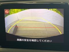 【バックカメラ】駐車時に後方がリアルタイム映像で確認できます。大型商業施設や立体駐車場での駐車時や、夜間のバック時に大活躍！運転スキルに関わらず、今や必須となった装備のひとつです！ 5