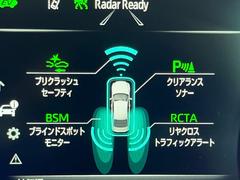 【トヨタセーフティセンス】走行中に前方の車両等を認識し、衝突しそうな時は警報とブレーキで衝突回避と被害軽減をアシスト。より安全にドライブをお楽しみいただけます。 6