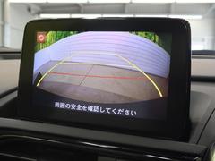 【バックカメラ】駐車時に後方がリアルタイム映像で確認できます。大型商業施設や立体駐車場での駐車時や、夜間のバック時に大活躍！運転スキルに関わらず、今や必須となった装備のひとつです！ 4