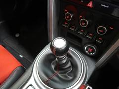 【フロア６速ＭＴ】走りの６速ＭＴ！！スポーティーな走行をお楽しみいただけます♪ 6