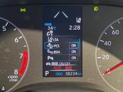 【トヨタセーフティセンス】走行中に前方の車両等を認識し、衝突しそうな時は警報とブレーキで衝突回避と被害軽減をアシスト。より安全にドライブをお楽しみいただけます。 5