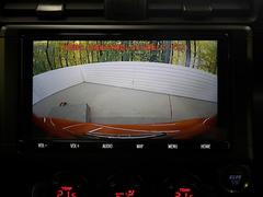 【バックカメラ】駐車時に後方がリアルタイム映像で確認できます。大型商業施設や立体駐車場での駐車時や、夜間のバック時に大活躍！運転スキルに関わらず、今や必須となった装備のひとつです！ 4