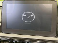 【８インチマツダコネクト】車内の雰囲気にマッチした大型のディスプレイ。スマホ接続でのナビ使用やＢｌｕｅｔｏｏｔｈ再生等、様々な機能が楽しめます。直感的なダイヤル操作が可能で、使い勝手も良好です。 3