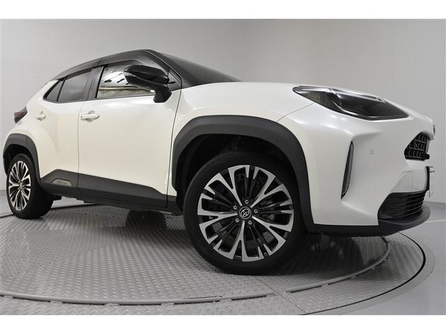ヤリスクロス ハイブリッドＺ　ＡＣ１００　スマートキ　衝突軽減ブレーキ　リヤカメラ　点検記録簿　ＬＥＤヘッドライ　ＥＳＣ　クルーズＣ　パワーステアリング　アルミホイール　ＥＴＣ車載器　運転席パワーシート　イモビ　キーフリー　ＡＢＳ（5枚目）