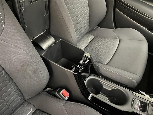 カローラスポーツ Ｇ　ＡＵＸ　キーフリー　ナビ　バックモニター　スマートキー　点検記録簿　クルコン　アルミ　ＤＶＤ　イモビライザー　ＡＢＳ　オートエアコン　サイドエアバック　メモリーナビ　ドライブレコーダー　横滑り防止機能（32枚目）