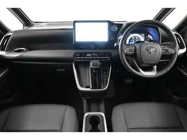 ノア ハイブリッドＳ－Ｚ　横滑り防止機能　エアバッグ　オートクルーズコントロール　地デジ　両側自動ドア　ダブルエアコン　スマートエントリー　ＬＥＤランプ　バックモニター　メモリナビ　３列シート　ＥＴＣ付き　ＡＢＳ　ＡＣ１００Ｖ（2枚目）