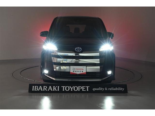 ノア ハイブリッドＳ－Ｚ　横滑り防止機能　エアバッグ　オートクルーズコントロール　地デジ　両側自動ドア　ダブルエアコン　スマートエントリー　ＬＥＤランプ　バックモニター　メモリナビ　３列シート　ＥＴＣ付き　ＡＢＳ　ＡＣ１００Ｖ（6枚目）