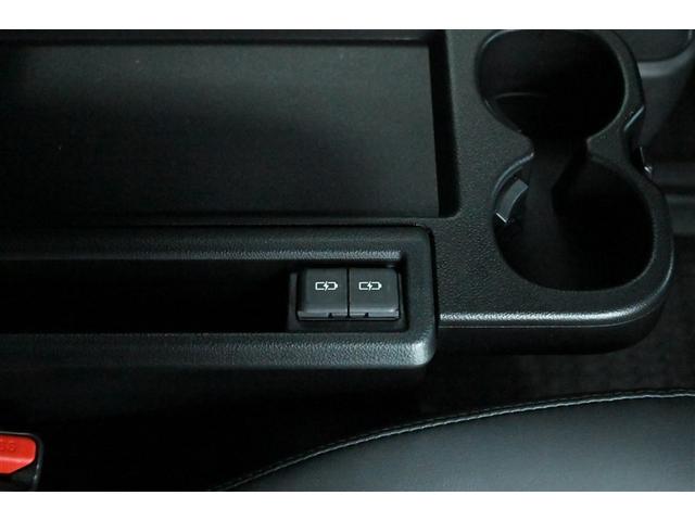 ノア ハイブリッドＳ－Ｚ　横滑り防止機能　エアバッグ　オートクルーズコントロール　地デジ　両側自動ドア　ダブルエアコン　スマートエントリー　ＬＥＤランプ　バックモニター　メモリナビ　３列シート　ＥＴＣ付き　ＡＢＳ　ＡＣ１００Ｖ（15枚目）