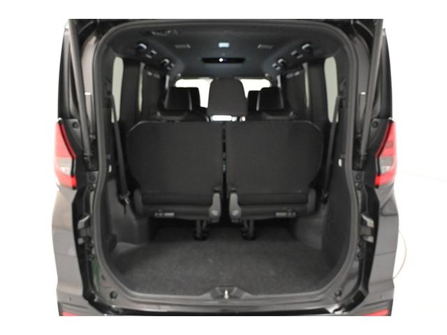 ノア ハイブリッドＳ－Ｚ　横滑り防止機能　エアバッグ　オートクルーズコントロール　地デジ　両側自動ドア　ダブルエアコン　スマートエントリー　ＬＥＤランプ　バックモニター　メモリナビ　３列シート　ＥＴＣ付き　ＡＢＳ　ＡＣ１００Ｖ（18枚目）