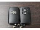 スマートキー2個です。 スマートキーを携帯していればキーを取り出さずにドアを施錠&解錠。クルマの始動も可能です。