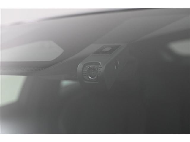 プリウス Ｇ　ＥＴＣ車載器　衝突軽減システム　定期点検記録簿　ＬＥＤランプ　サイドエアバッグ　パワーステアリング　地デジＴＶ　ナビＴＶ　スマートキ　キーフリー　ドライブレコーダー　エアコン　ＡＢＳ　イモビ　横滑防止（4枚目）