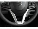 ステアリングスイッチ装備　　ステアリングより手を離さず、◇オーディオ、◇ハンズフリー、◇クルーズコントロールシステムなどの操作が行えます。