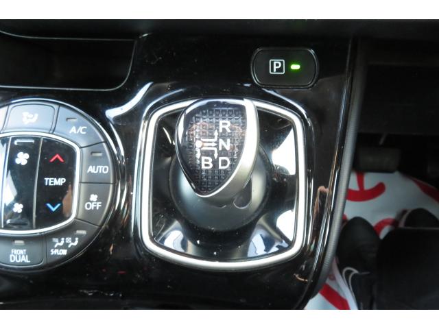 ヴォクシー ハイブリッドZS 煌II /純正ナビ/フルセグ/フリップダウンモニター/バックカメラ/セーフティーセンス/両側パワースライドドア/ユーザー買取/1オーナー/(20枚目)