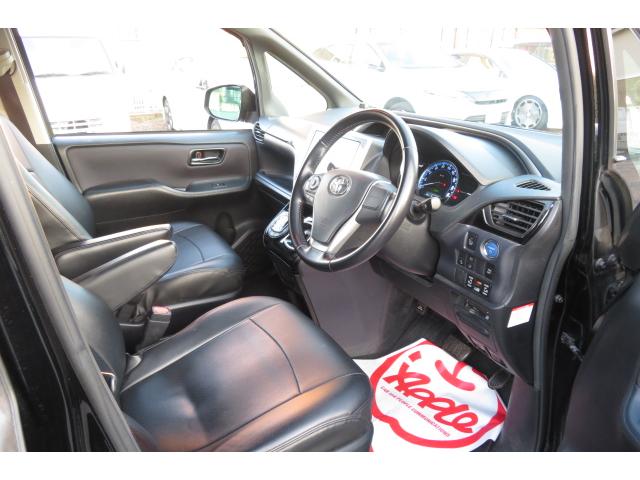 ヴォクシー ハイブリッドZS 煌II /純正ナビ/フルセグ/フリップダウンモニター/バックカメラ/セーフティーセンス/両側パワースライドドア/ユーザー買取/1オーナー/(25枚目)