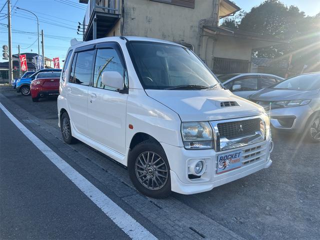 Ｒ　４ＷＤ　ＭＴ　アルミホイール　エアコン　パワーステアリング　パワーウィンドウ　運転席エアバッグ(3枚目)