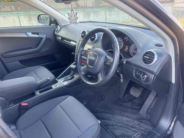 Ａ３ スポーツバック１．４ＴＦＳＩ　ドライブレコーダー　ＥＴＣ　バックカメラ　ナビ　ＴＶ　クリアランスソナー　オートクルーズコントロール　アルミホイール　ＨＩＤ　キーレスエントリー　アイドリングストップ　電動格納ミラー　ＡＴ（2枚目）