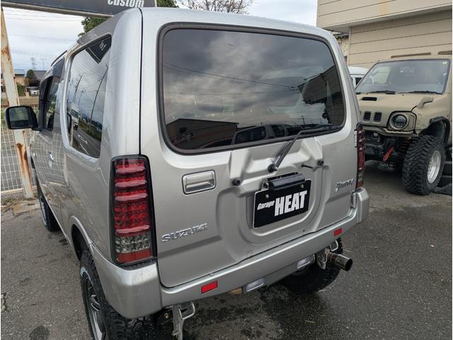 ジムニー ランドベンチャー　１０型／ユーザー買取車／１インチリフトアップ／社外前後バンパー／タイヤジオランダーＸ－ＡＴ／スキッドプレート／ＬＥＤ社外テール／社外マフラーＨＫＳ／社外ナビ、ナンバー移設／ＥＴＣ／ＭＴ５速（11枚目）