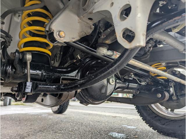 ジムニー ランドベンチャー　１０型／ユーザー買取車／１インチリフトアップ／社外前後バンパー／タイヤジオランダーＸ－ＡＴ／スキッドプレート／ＬＥＤ社外テール／社外マフラーＨＫＳ／社外ナビ、ナンバー移設／ＥＴＣ／ＭＴ５速（22枚目）
