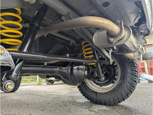 ジムニー ランドベンチャー　１０型／ユーザー買取車／１インチリフトアップ／社外前後バンパー／タイヤジオランダーＸ－ＡＴ／スキッドプレート／ＬＥＤ社外テール／社外マフラーＨＫＳ／社外ナビ、ナンバー移設／ＥＴＣ／ＭＴ５速（23枚目）