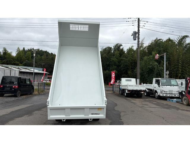 エルフトラック ダンプ　３トンダンプ　低床　積載量３０００ｋｇ　Ｈ１５（２００３）　ＤＰＤなし　ＭＴ５　排ガス適合車　ＮＯ・８（6枚目）
