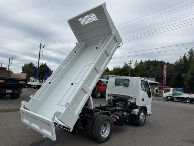 エルフトラック ダンプ　３トンダンプ　低床ダンプ　最大積載量３０００ｋｇ　電動コボレーン付　ＭＴ６　排ガス適合車　ＮＯ・１９（4枚目）