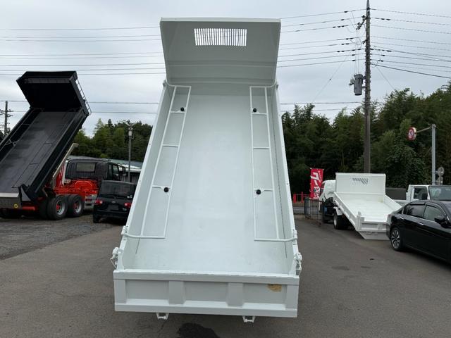 エルフトラック ダンプ　３トンダンプ　低床ダンプ　最大積載量３０００ｋｇ　電動コボレーン付　ＭＴ６　排ガス適合車　ＮＯ・１９（5枚目）
